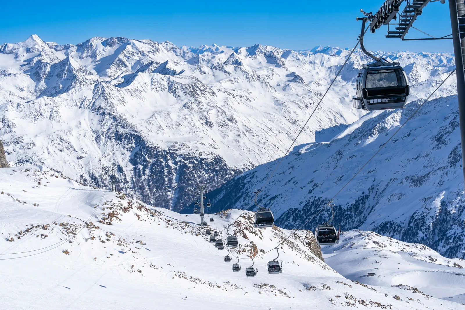 奧地利 Sölden 的雪山與纜車